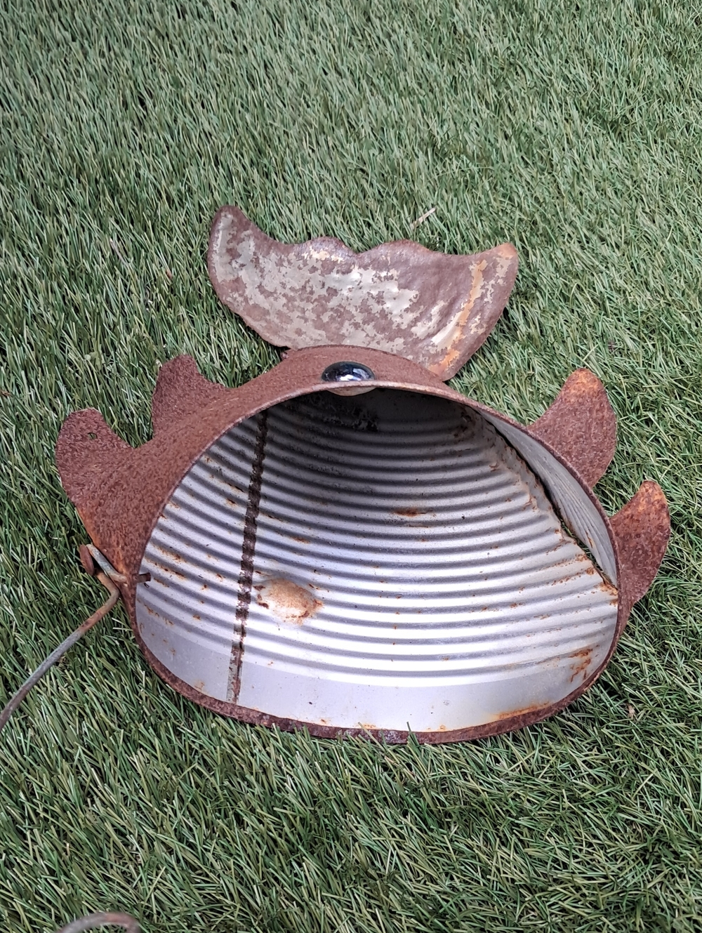 Pair Recycled Tin Can Rusted Fish Art Outdoors Indoors Decor - Picture 7 of 11